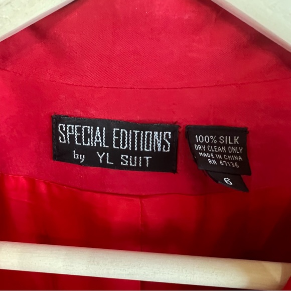 Red silk vintage blazer - Picture 6 of 8